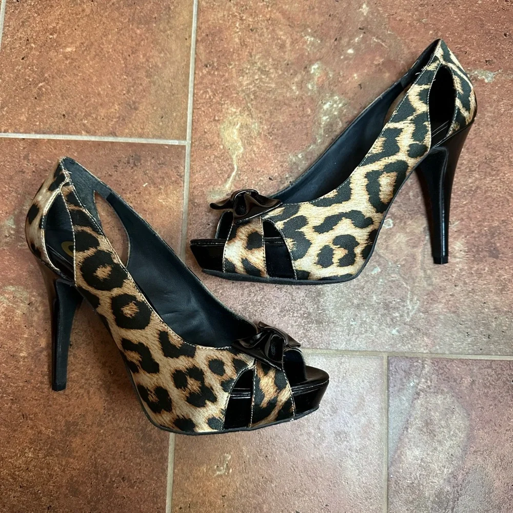 G By Guess Cadly Leopard Heels - Picture 2 of 6